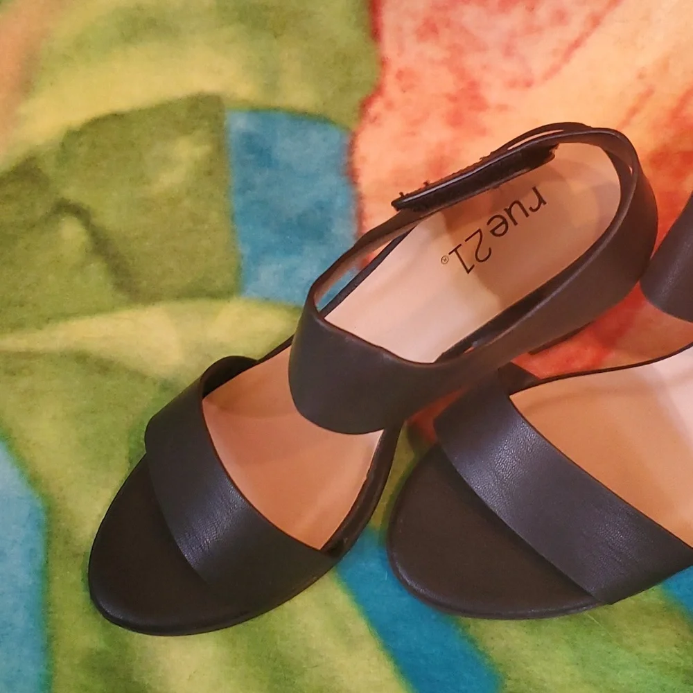👠 Rue 21 Black 3 inch heels size 8 - Picture 3 of 6